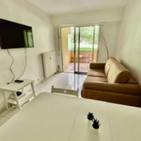 In Complex With Pool And Tennis Court Appartamento