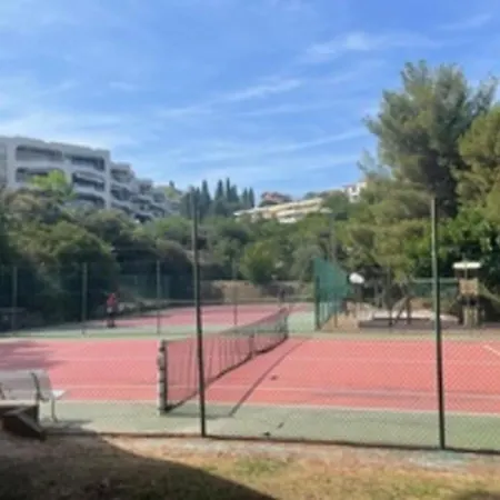 In Complex With Pool And Tennis Court 아파트 니스